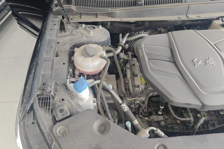 Used Hongqi HS5 2022 2.0T Smart Connect Flagship All-Wheel-Drive Version Engine Bay Right