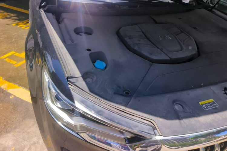Used Hongqi HS5 2022 Facelifted Version 2.0T Smart Connect Flagship All-Wheel-Drive Edition Engine Bay Right