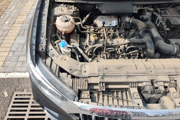 Used Hongqi HS5 2022 2.0T Smart Connect Flagship Edition Engine Bay Right