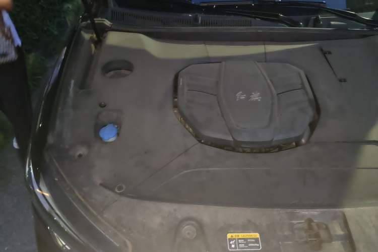 Used Hongqi HS5 2022 2.0T Smart Connect Flagship Edition Engine Bay Right