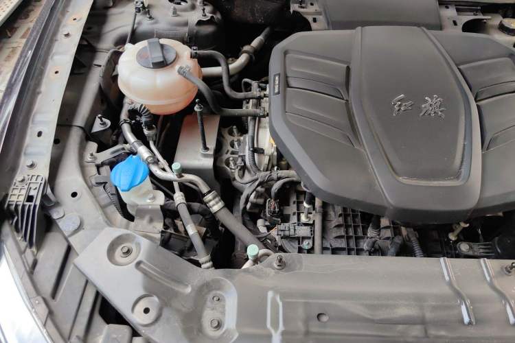 Used Hongqi HS5 2022 2.0T Smart Connect Flagship All-Wheel-Drive Version Engine Bay Right