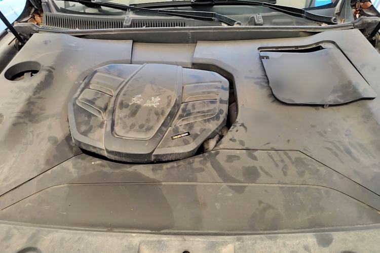 Used Hongqi HS5 2022 2.0T Smart Connect Flagship All-Wheel-Drive Version Engine Bay