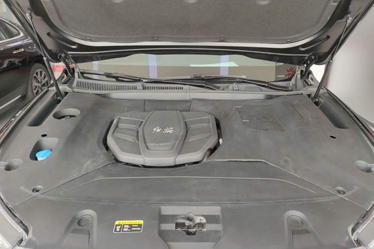 Used Hongqi HS5 2022 Revised Version 2.0T Smart Connect Flagship Edition Engine Bay
