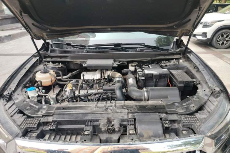 Used Hongqi HS5 2022 2.0T Smart Connect Flagship All-Wheel-Drive Version Engine Bay