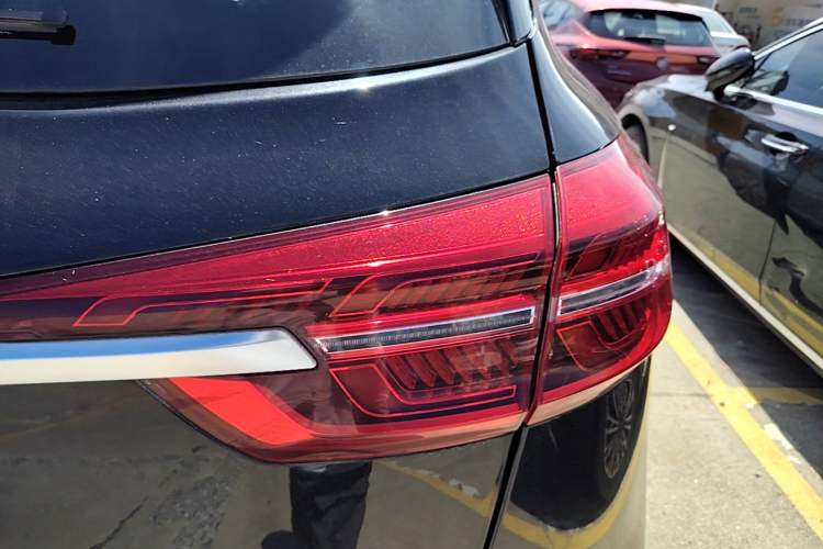 Used Hongqi HS5 2022 2.0T Smart Connect Flagship All-Wheel-Drive Version Exterior 3