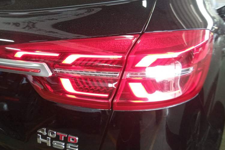Used Hongqi HS5 2022 Revised Version 2.0T Smart Connect Flagship Edition Exterior 3
