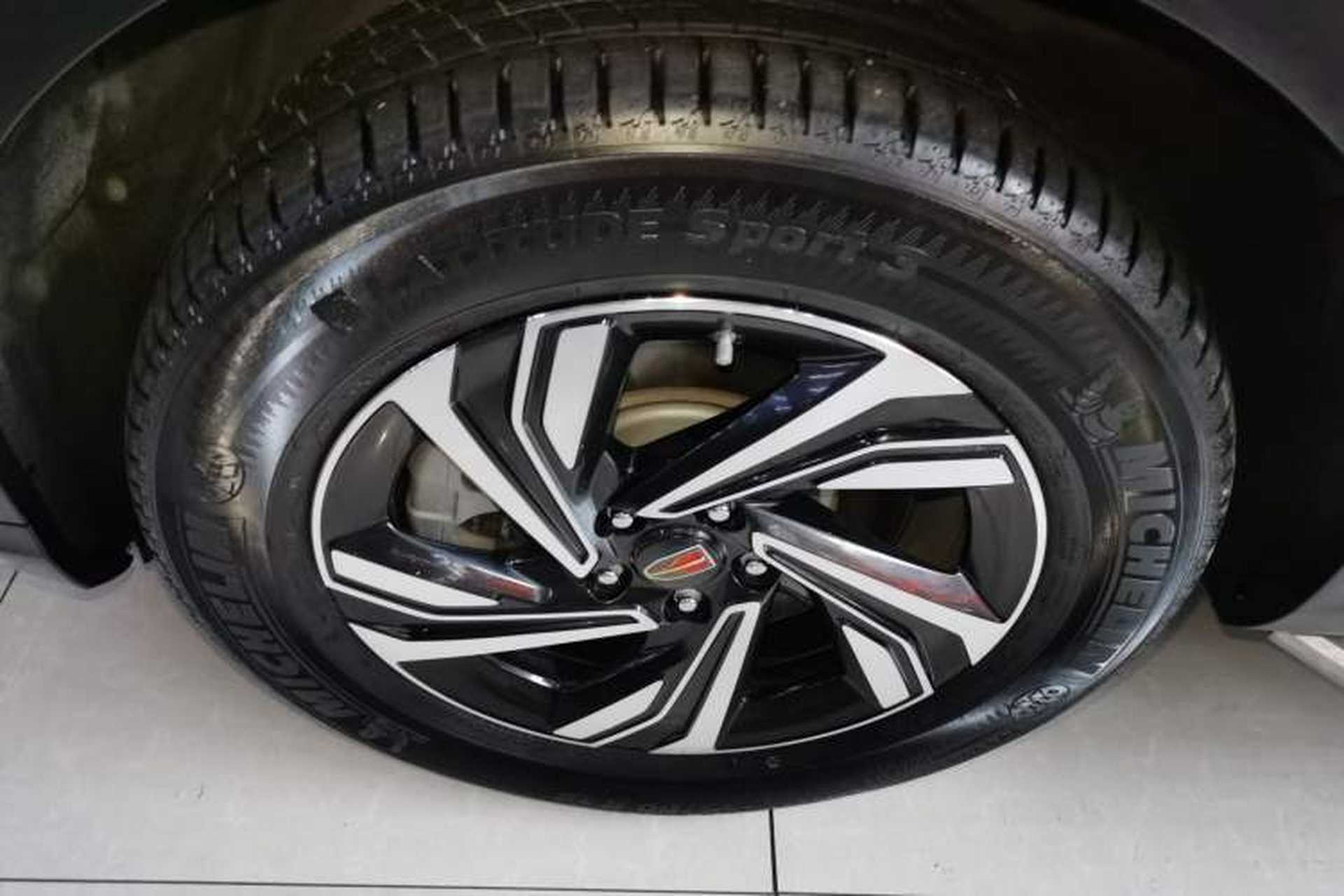 Used Hongqi HS5 2022 Revised Version 2.0T Smart Connect Flagship Edition Exterior 4