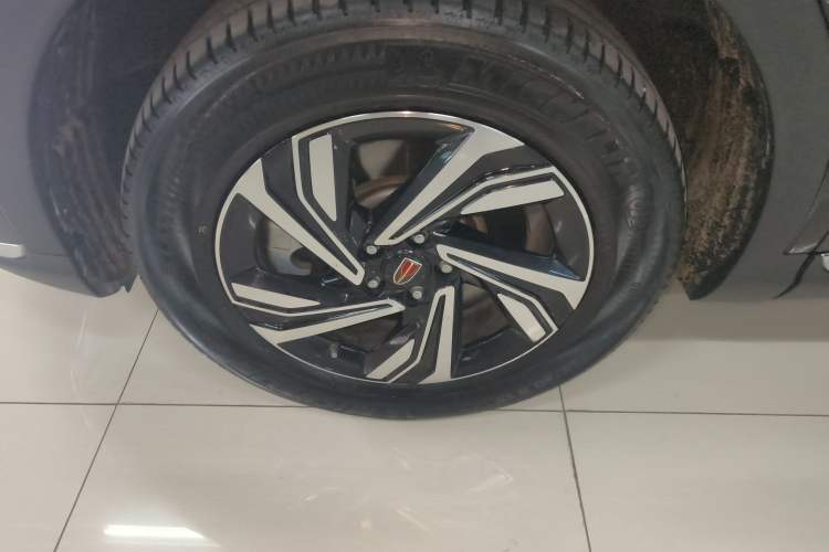 Used Hongqi HS5 2022 Revised Version 2.0T Smart Connect Flagship Edition Exterior 4