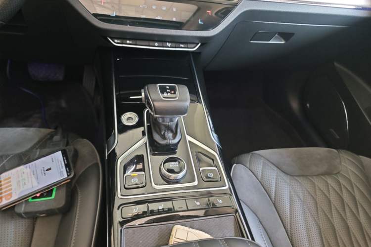Used Hongqi HS5 2022 Facelifted Version 2.0T Smart Connect Flagship All-Wheel-Drive Edition Gear Lever