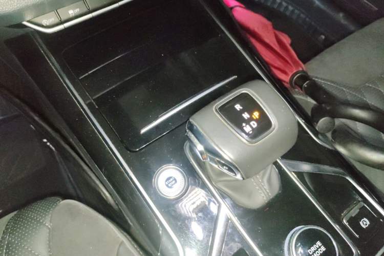 Used Hongqi HS5 2022 Facelifted Version 2.0T Smart Connect Flagship All-Wheel-Drive Edition Gear Lever