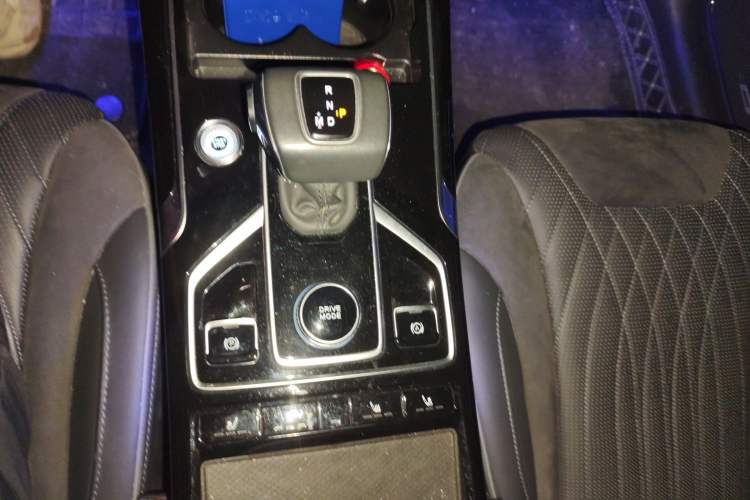 Used Hongqi HS5 2022 Revised Version 2.0T Smart Connect Flagship Edition Gear Lever