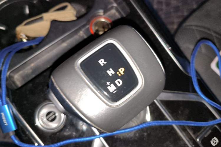 Used Hongqi HS5 2022 Revised Version 2.0T Smart Connect Flagship Edition Gear Lever