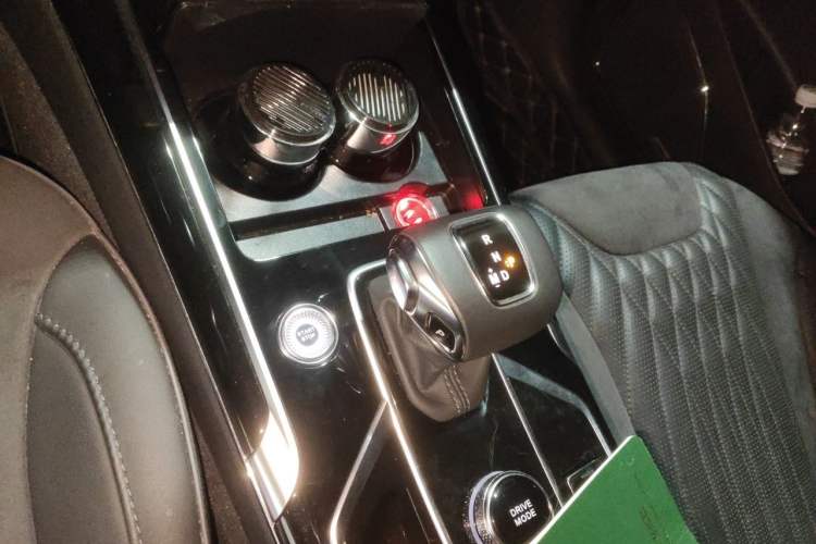Used Hongqi HS5 2022 Revised Version 2.0T Smart Connect Flagship Edition Gear Lever