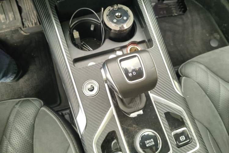 Used Hongqi HS5 2022 Facelifted Version 2.0T Smart Connect Flagship All-Wheel-Drive Edition Gear Lever