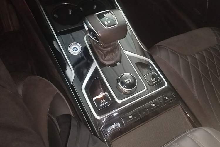 Used Hongqi HS5 2022 Facelifted Version 2.0T Smart Connect Flagship All-Wheel-Drive Edition Gear Lever