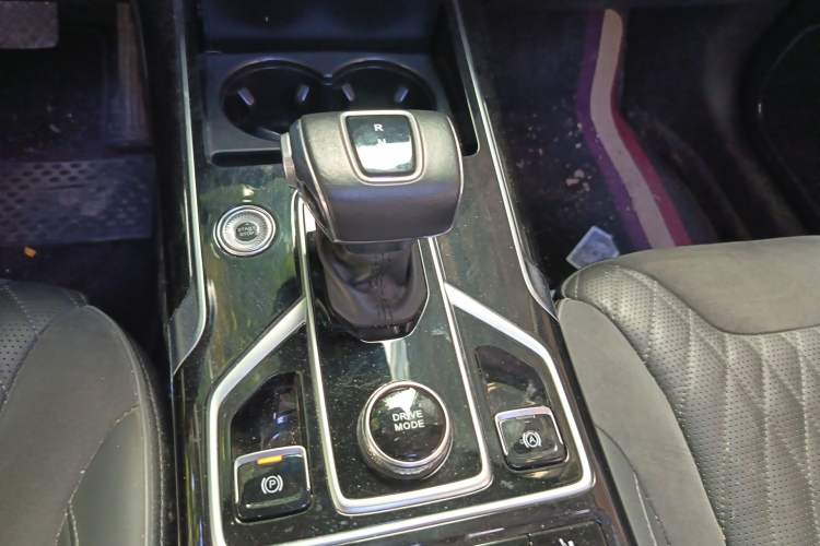 Used Hongqi HS5 2022 Revised Version 2.0T Smart Connect Flagship Edition Gear Lever