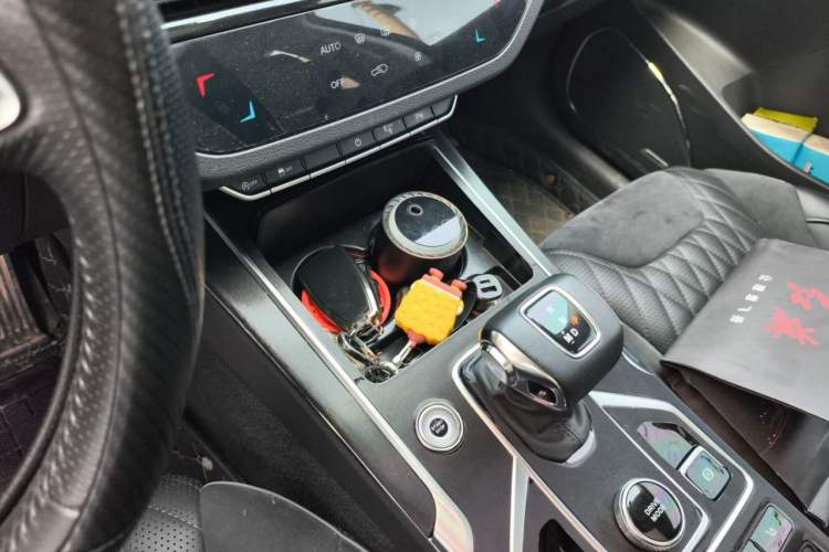 Used Hongqi HS5 2022 Revised Version 2.0T Smart Connect Flagship Edition Gear Lever