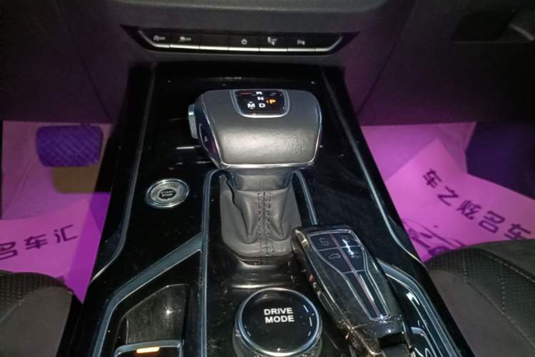 Used Hongqi HS5 2022 Facelifted Version 2.0T Smart Connect Flagship All-Wheel-Drive Edition Gear Lever