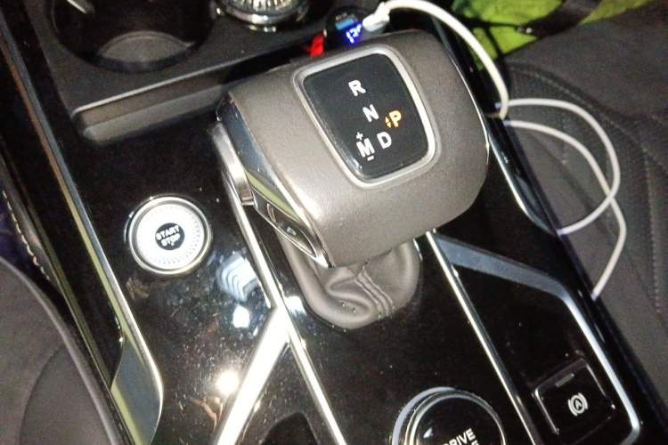 Used Hongqi HS5 2022 Revised Version 2.0T Smart Connect Flagship Edition Gear Lever