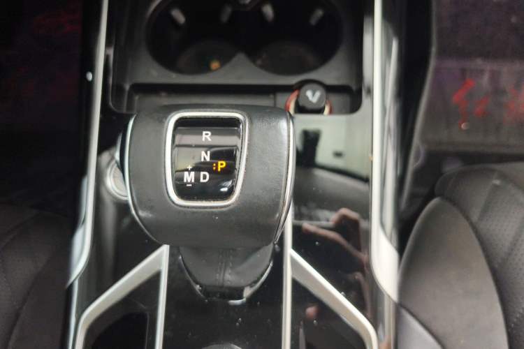 Used Hongqi HS5 2022 Revised Version 2.0T Smart Connect Flagship Edition Gear Lever