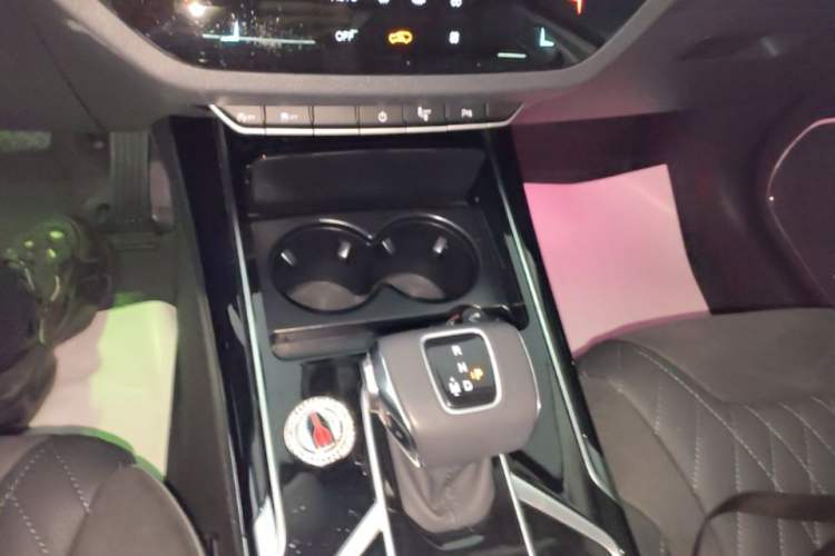 Used Hongqi HS5 2022 Facelifted Version 2.0T Smart Connect Flagship All-Wheel-Drive Edition Gear Lever