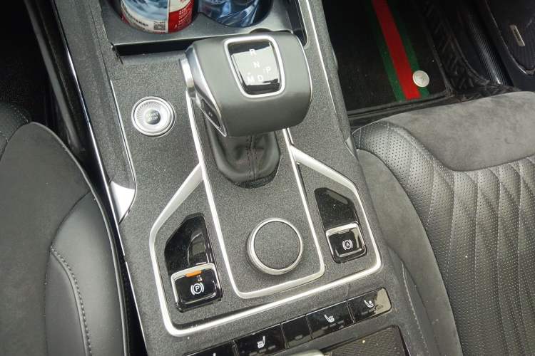Used Hongqi HS5 2022 Revised Version 2.0T Smart Connect Flagship Edition Gear Lever