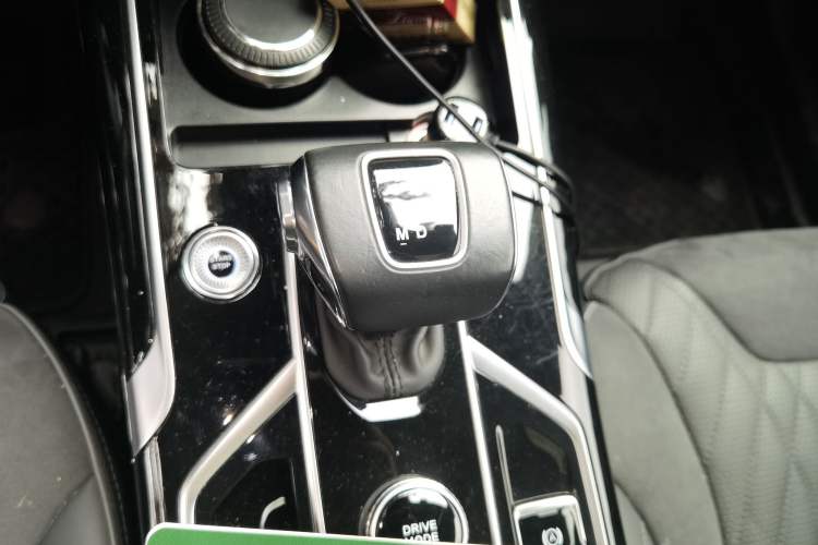Used Hongqi HS5 2022 Facelifted Version 2.0T Smart Connect Flagship All-Wheel-Drive Edition Gear Lever