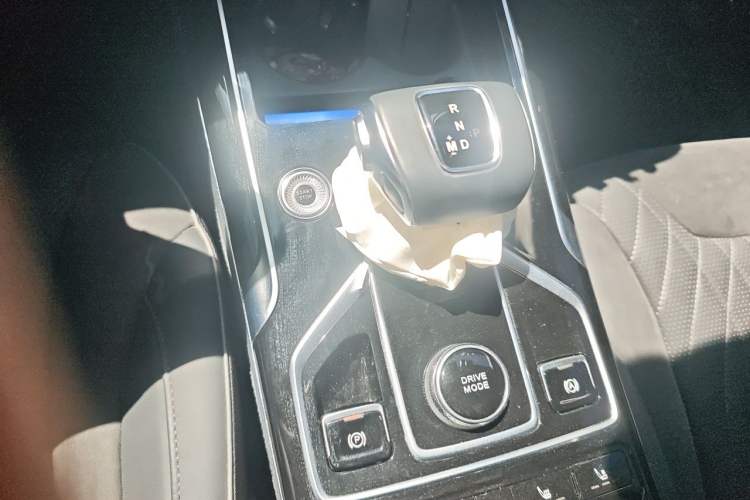 Used Hongqi HS5 2022 Facelifted Version 2.0T Smart Connect Flagship All-Wheel-Drive Edition Gear Lever