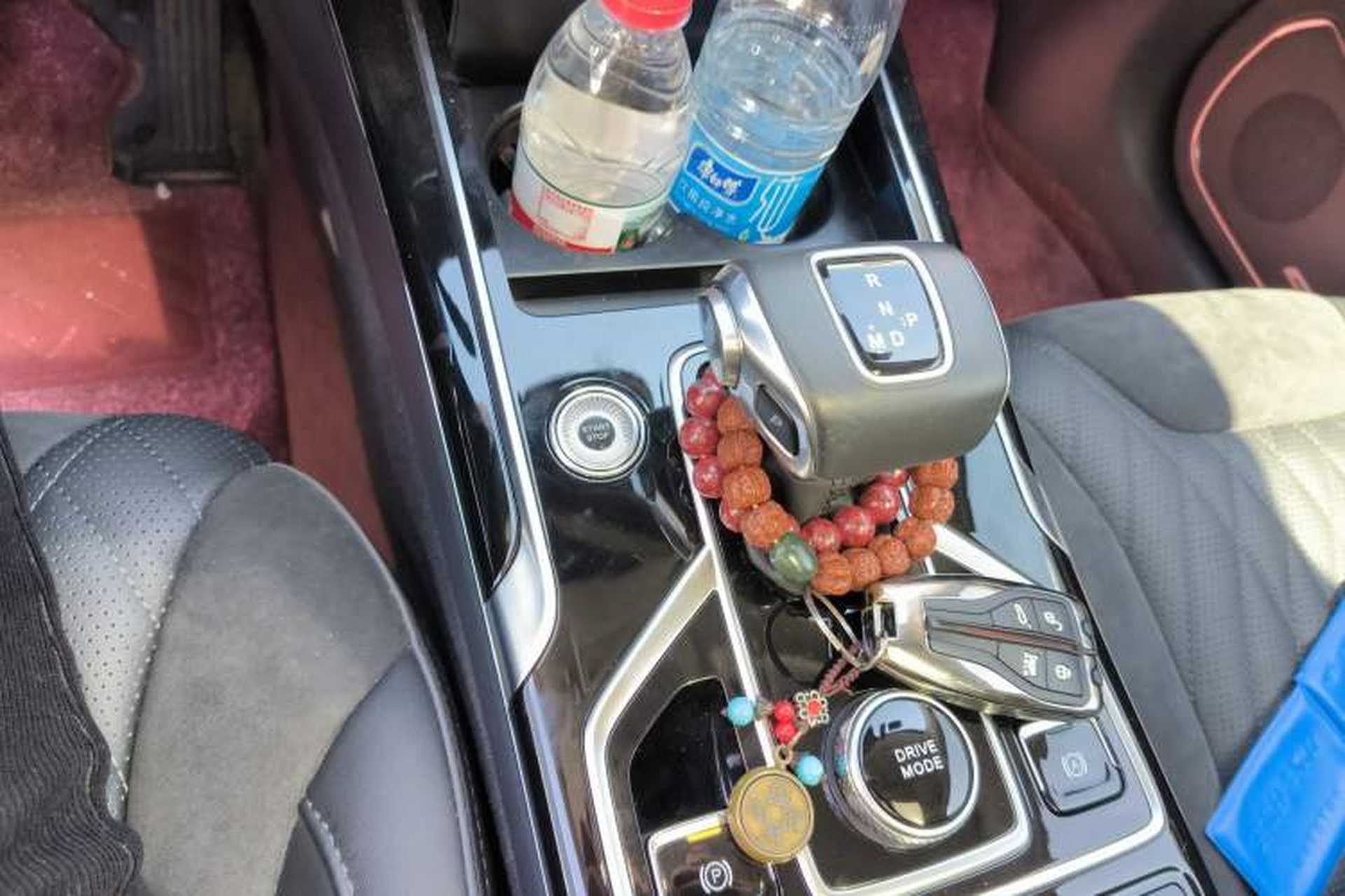 Used Hongqi HS5 2022 Facelifted Version 2.0T Smart Connect Flagship All-Wheel-Drive Edition Gear Lever