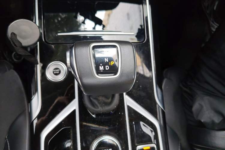 Used Hongqi HS5 2022 Revised Version 2.0T Smart Connect Flagship Edition Gear Lever