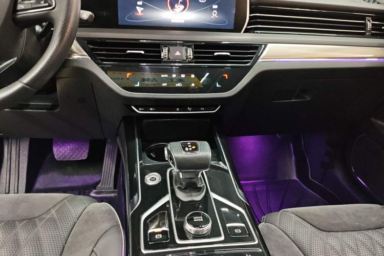 Used Hongqi HS5 2022 Facelifted Version 2.0T Smart Connect Flagship All-Wheel-Drive Edition Gear Lever