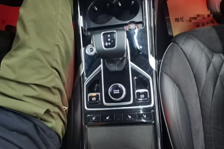 Used Hongqi HS5 2022 Facelifted Version 2.0T Smart Connect Flagship All-Wheel-Drive Edition Gear Lever