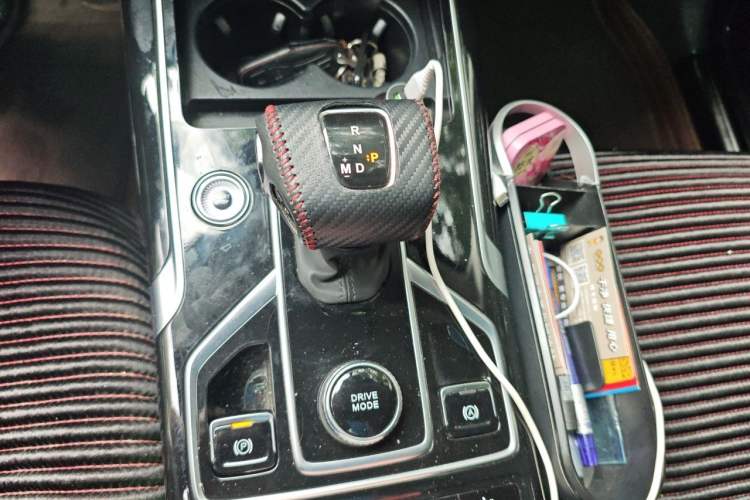 Used Hongqi HS5 2022 Facelifted Version 2.0T Smart Connect Flagship All-Wheel-Drive Edition Gear Lever