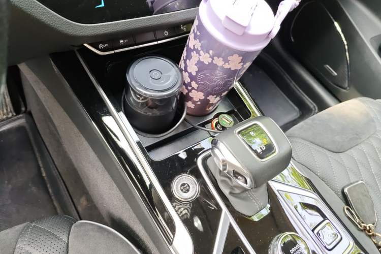 Used Hongqi HS5 2022 Revised Version 2.0T Smart Connect Flagship Edition Gear Lever