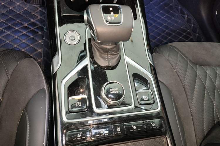 Used Hongqi HS5 2022 Facelifted Version 2.0T Smart Connect Flagship Edition Gear Lever