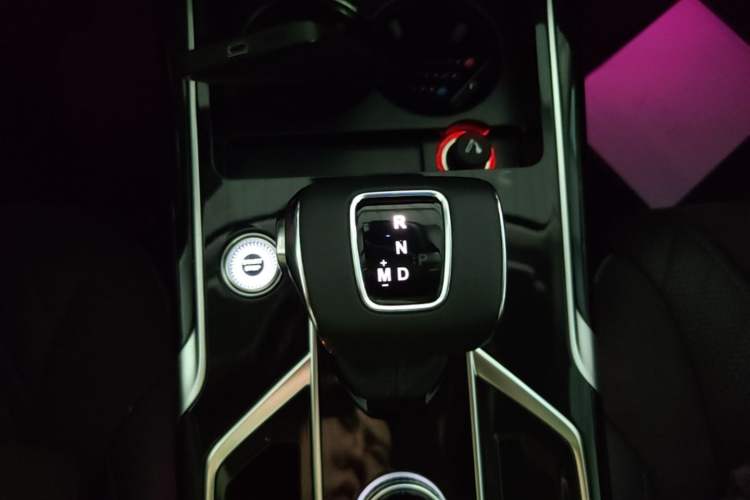 Used Hongqi HS5 2022 2.0T Smart Connect Flagship Enjoyment Purchase Edition Gear Lever