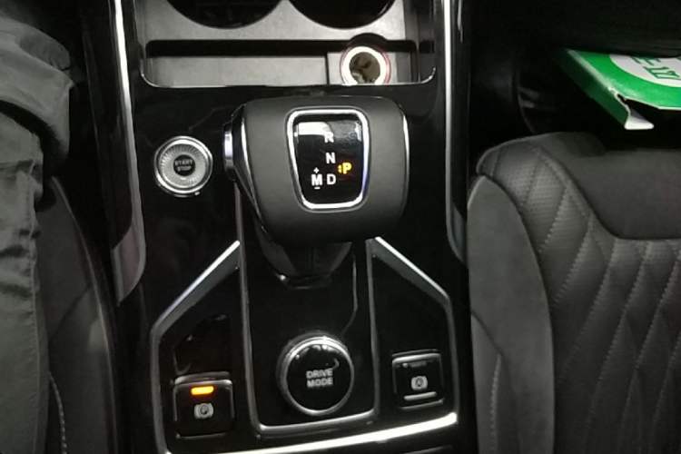 Used Hongqi HS5 2022 2.0T Smart Connect Flagship Enjoyment Purchase Edition Gear Lever
