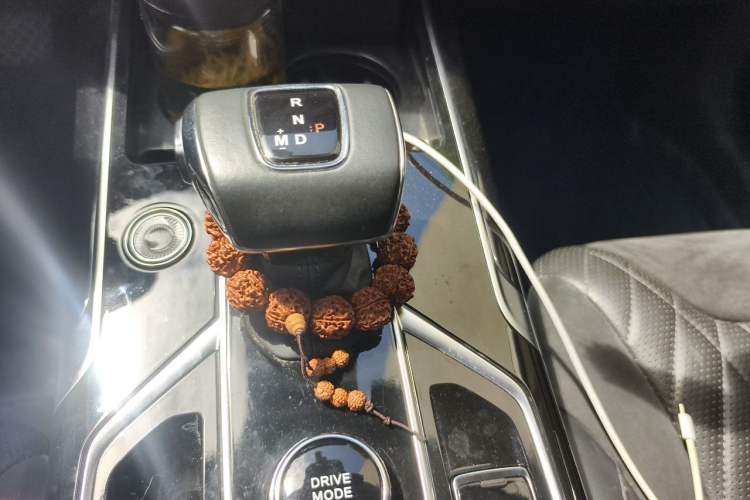 Used Hongqi HS5 2022 Facelifted Version 2.0T Smart Connect Flagship All-Wheel-Drive Edition Gear Lever