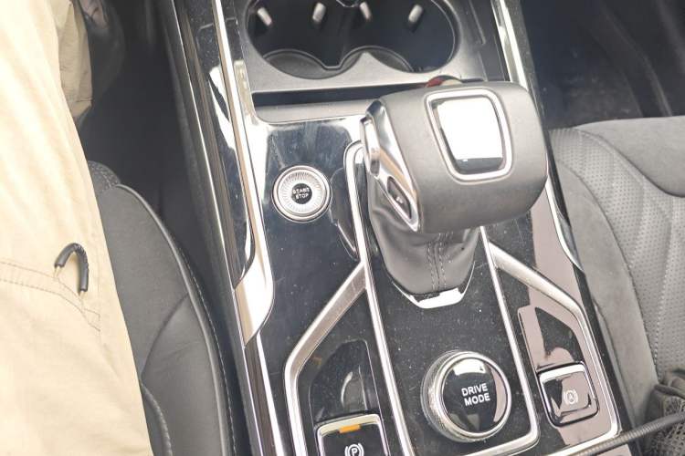 Used Hongqi HS5 2022 Revised Version 2.0T Smart Connect Flagship Edition Gear Lever
