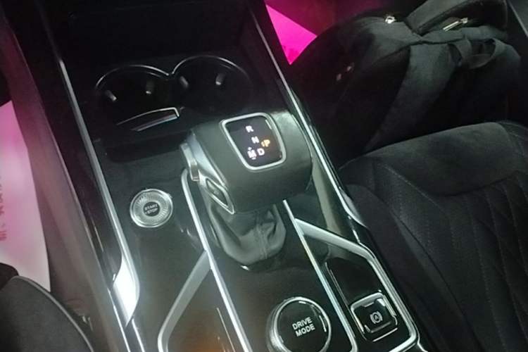 Used Hongqi HS5 2022 Revised Version 2.0T Smart Connect Flagship Edition Gear Lever
