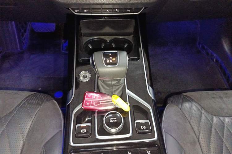 Used Hongqi HS5 2022 Revised Version 2.0T Smart Connect Flagship Edition Gear Lever