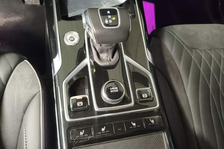 Used Hongqi HS5 2022 Facelifted Version 2.0T Smart Connect Flagship All-Wheel-Drive Edition Gear Lever