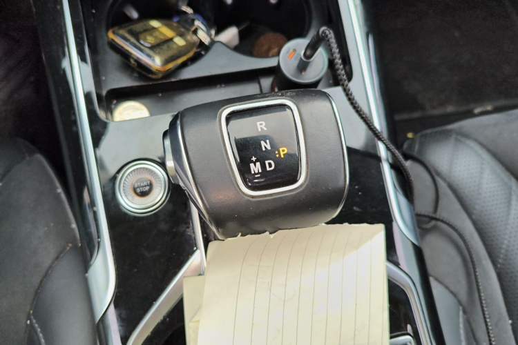 Used Hongqi HS5 2022 Revised Version 2.0T Smart Connect Flagship Edition Gear Lever