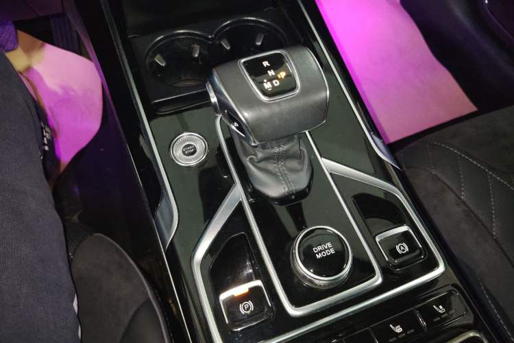 Used Hongqi HS5 2022 Revised Version 2.0T Smart Connect Flagship Edition Gear Lever