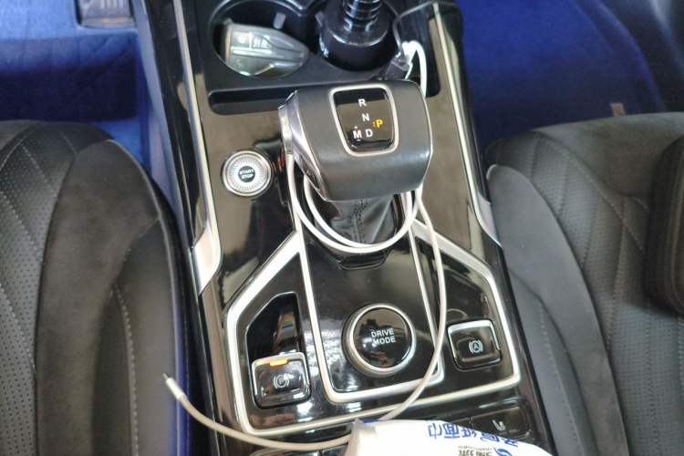 Used Hongqi HS5 2022 Facelifted Version 2.0T Smart Connect Flagship All-Wheel-Drive Edition Gear Lever