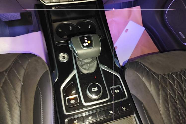 Used Hongqi HS5 2022 Revised Version 2.0T Smart Connect Flagship Edition Gear Lever