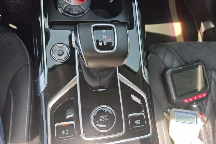 Used Hongqi HS5 2022 Revised Version 2.0T Smart Connect Flagship Edition Gear Lever