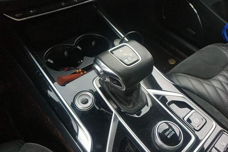 Used Hongqi HS5 2022 Revised Version 2.0T Smart Connect Flagship Edition Gear Lever