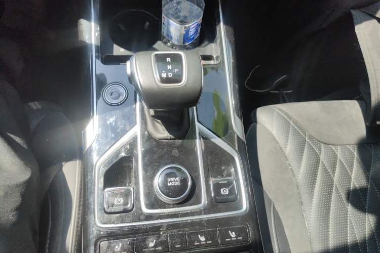 Used Hongqi HS5 2022 Revised Version 2.0T Smart Connect Flagship Edition Gear Lever