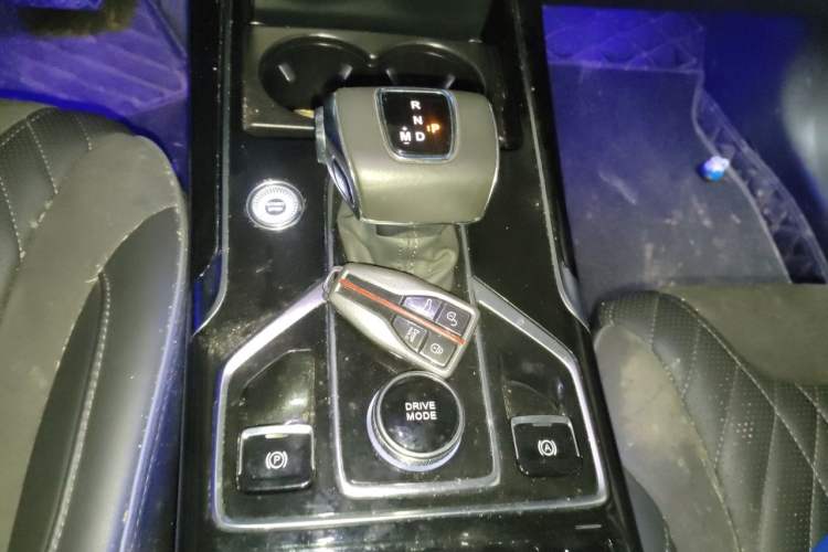 Used Hongqi HS5 2022 2.0T Smart Connect Flagship All-Wheel-Drive Version Gear Lever